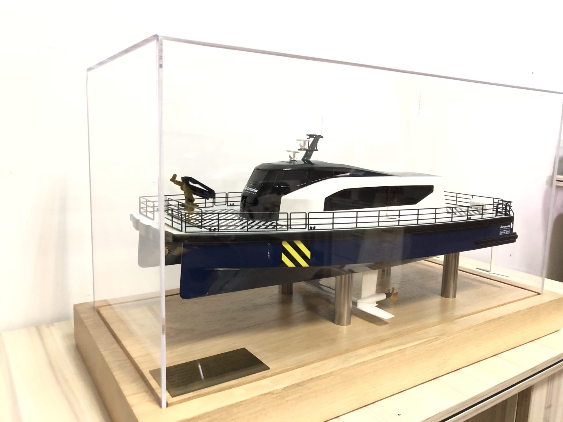 Artemis-EF-24-model-pictures-for-your-website-7-scaled