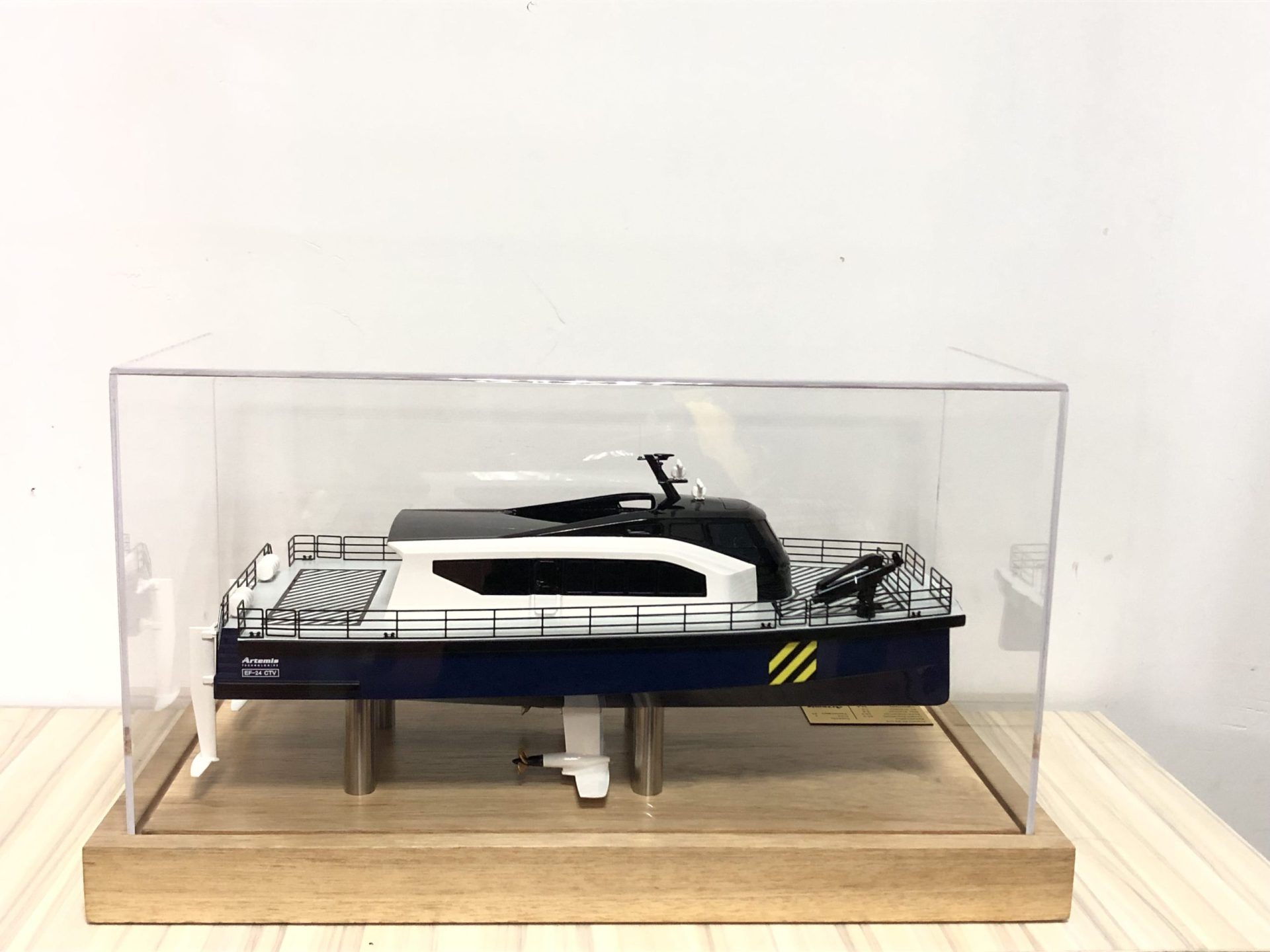 Artemis-EF-24-model-pictures-for-your-website-9-scaled