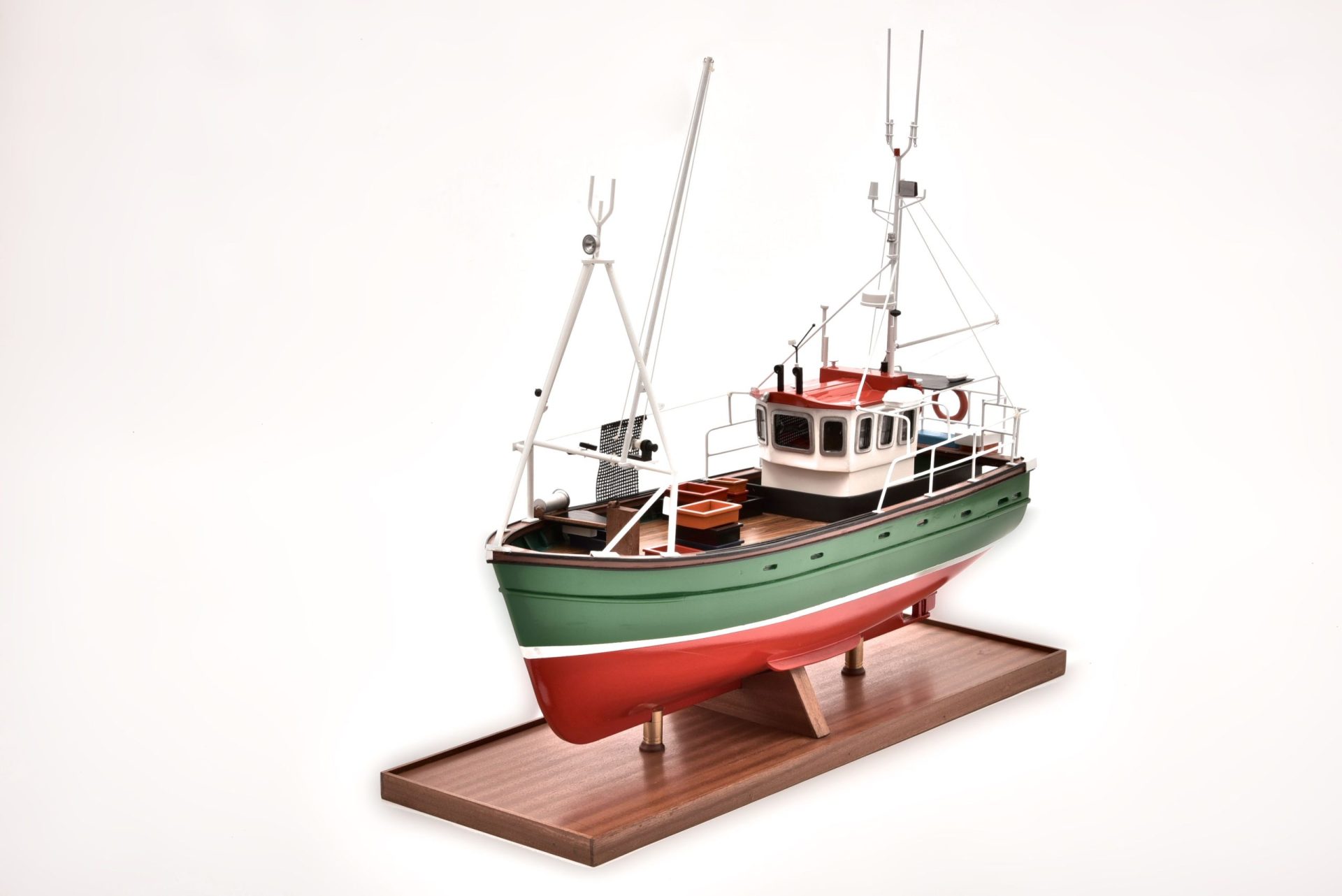 Holton 32 Display Ship Model - Premier Ship Models
